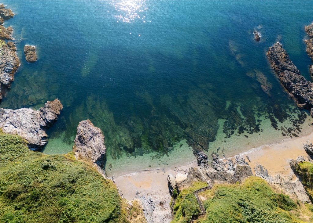 Property photo 2 of 32 Coast