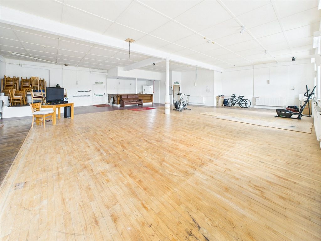 Property photo 3 of 19 Dance Floor 2