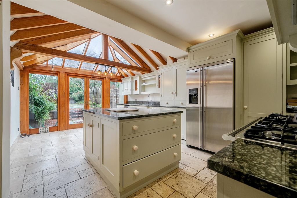 Property photo 2 of 21 1409031-14-6985c42Aeb870.Jpg