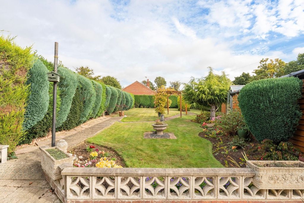 Property photo 2 of 21