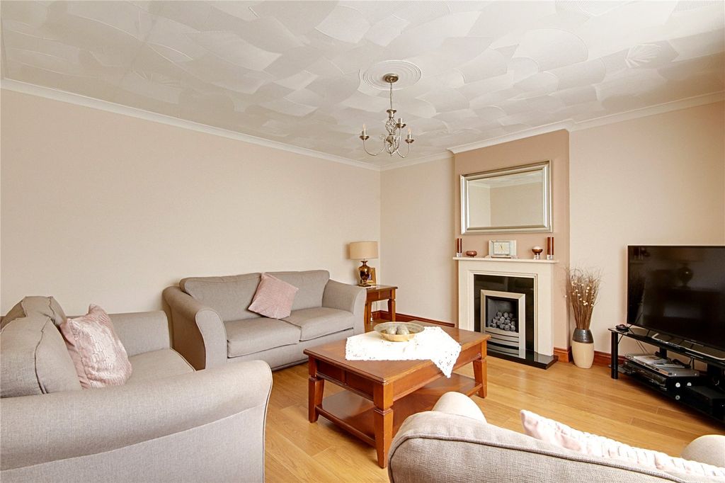 Property photo 2 of 31 Picture No. 16