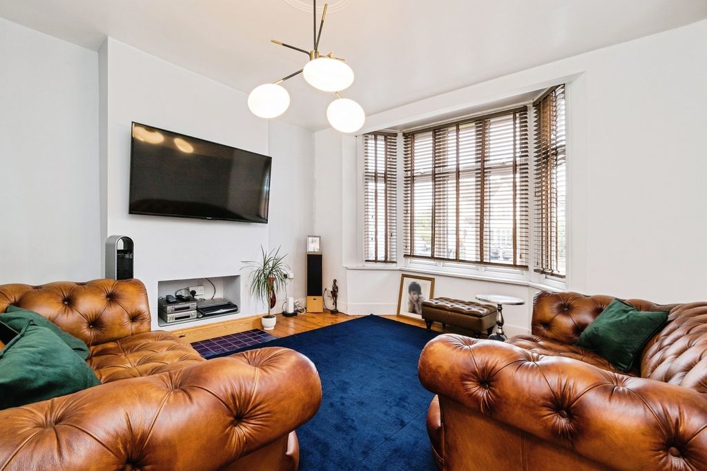 Property photo 2 of 19 Pbox-Img.Jpg