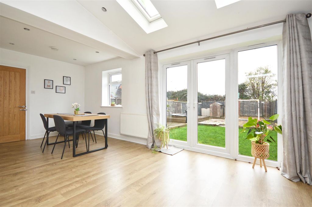 Property photo 3 of 19 Dining Room