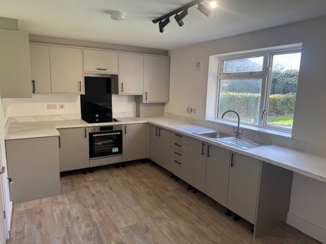 Property photo 1 of 8 Kitchen