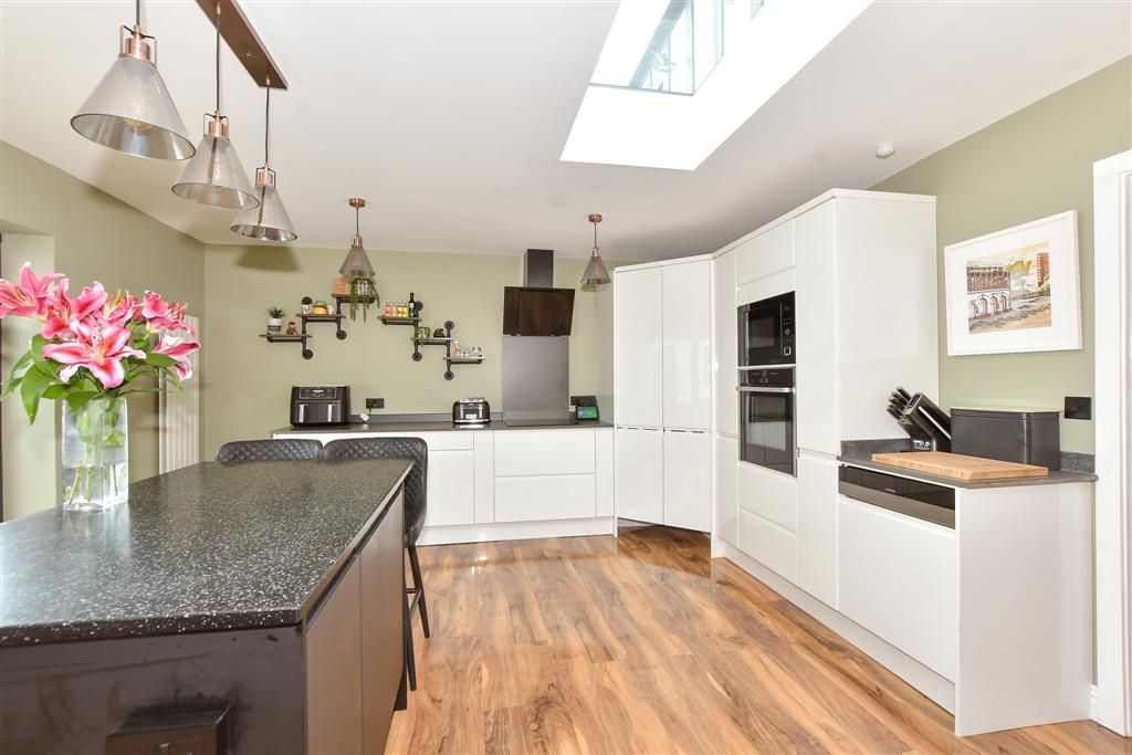Property photo 1 of 22 Kitchen/Breakfast Room