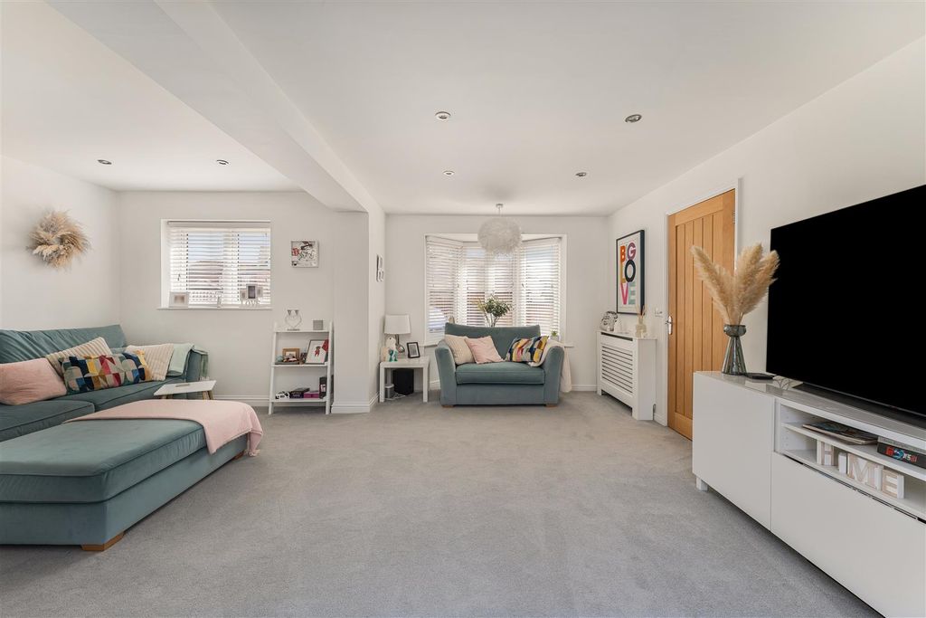 Property photo 2 of 22 8 Sage Close, Banbury-13.Jpg