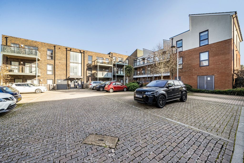 Property photo 1 of 19 External