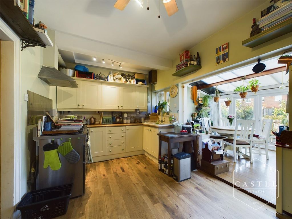 Property photo 3 of 16 Kitchen