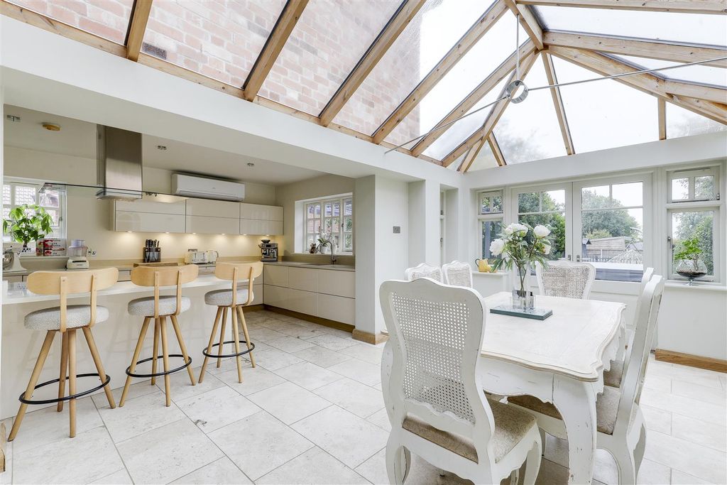 Property photo 3 of 33 306.Jpg