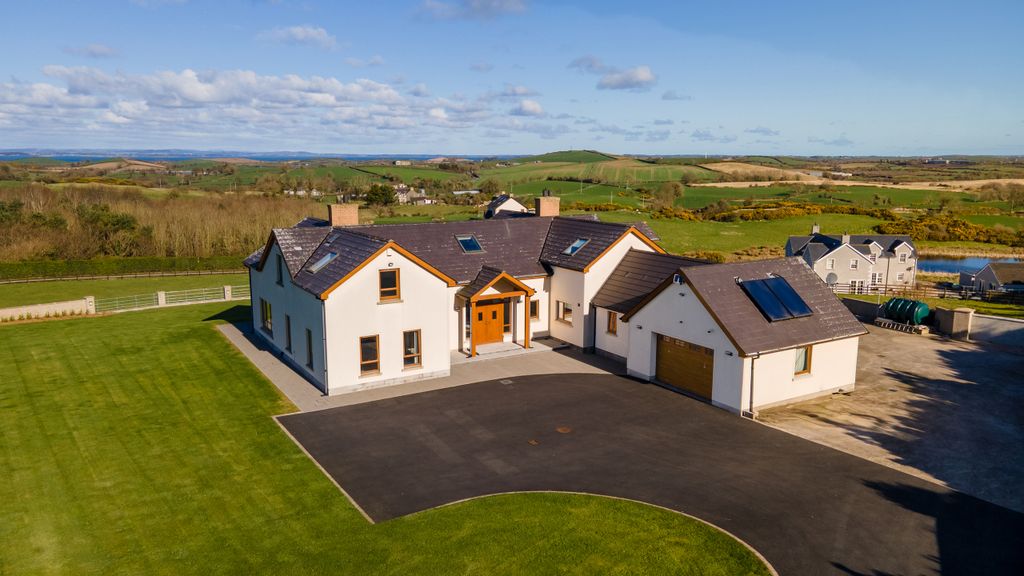 Property photo 3 of 69 005