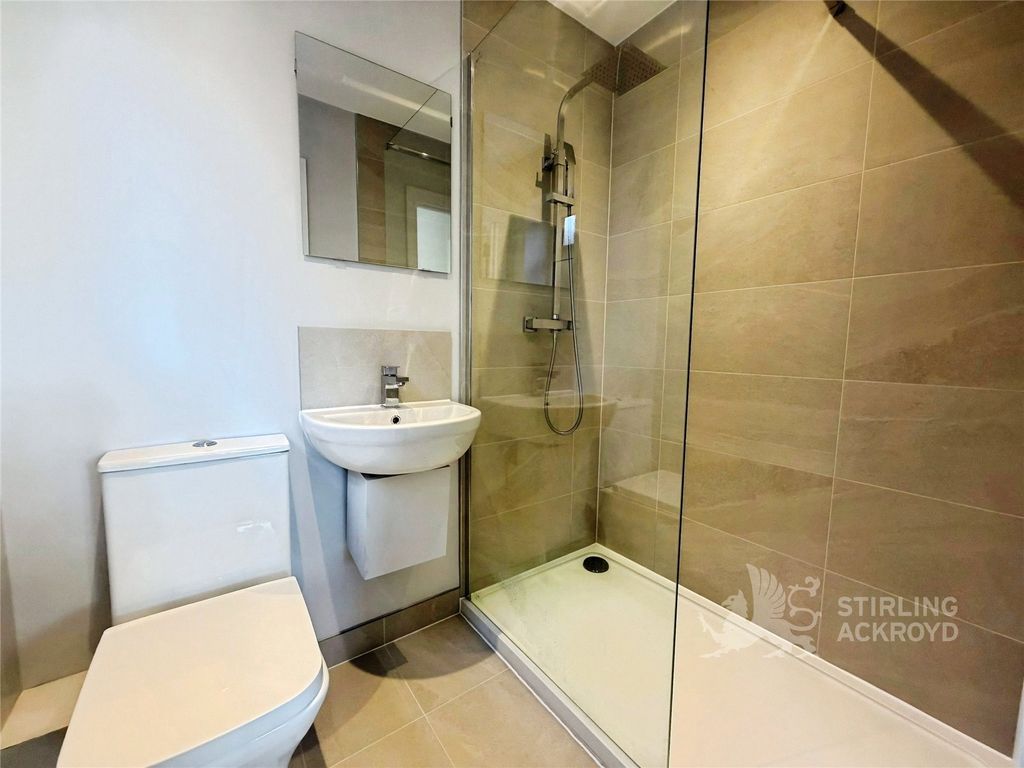 Property photo 2 of 6 Ensuite 1