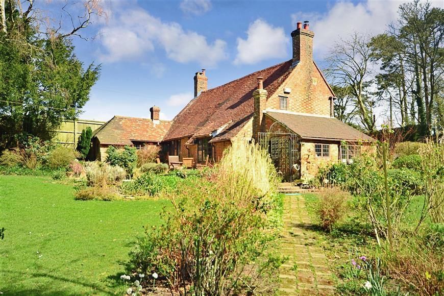 Property photo 1 of 18 Front (Exterior)