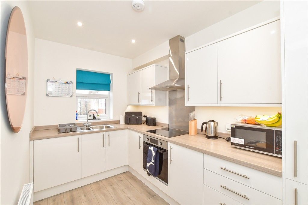 Property photo 3 of 8 Kitchen