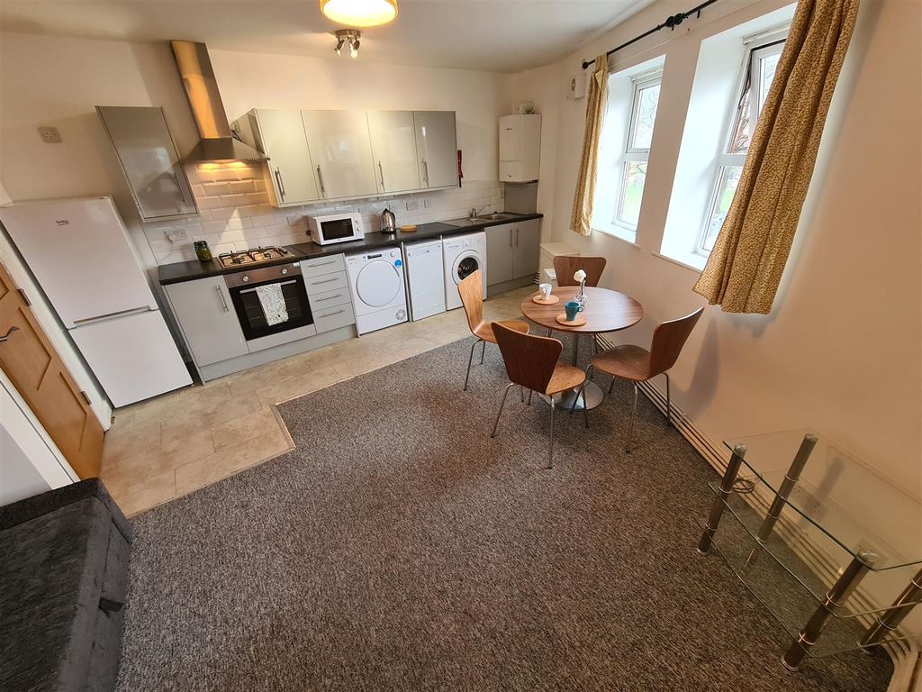 Property photo 1 of 10 Kitchen