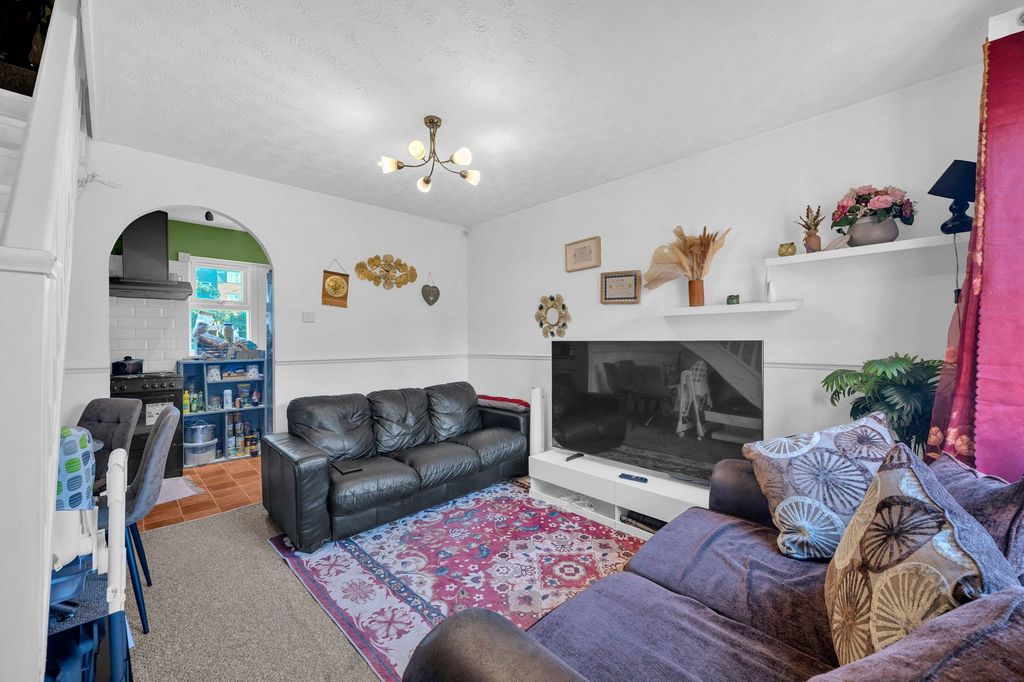 Property photo 2 of 11