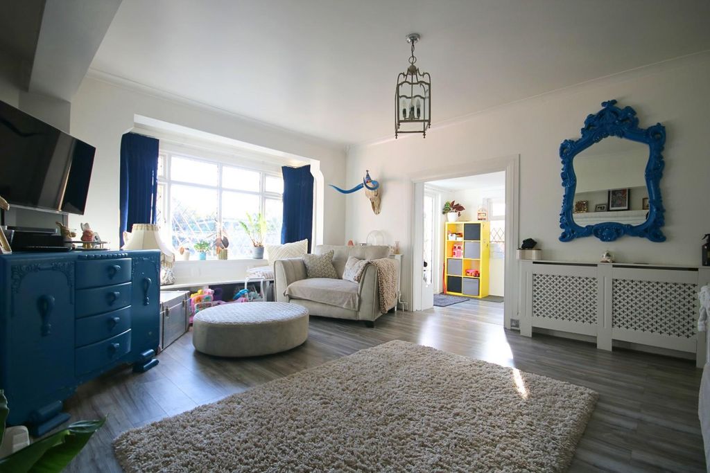 Property photo 3 of 13 liv2 (30).Jpg