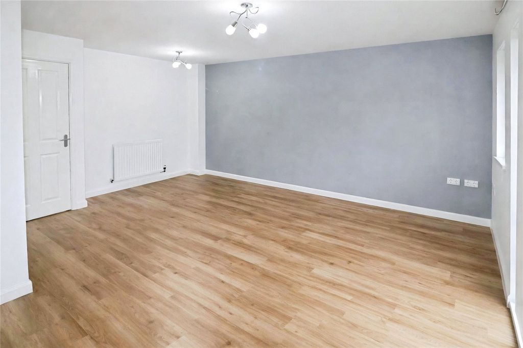 Property photo 2 of 9 Picture No. 12