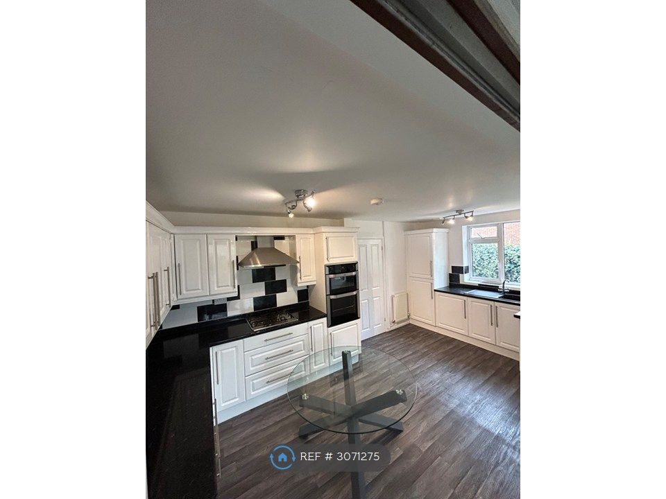 Property photo 2 of 25