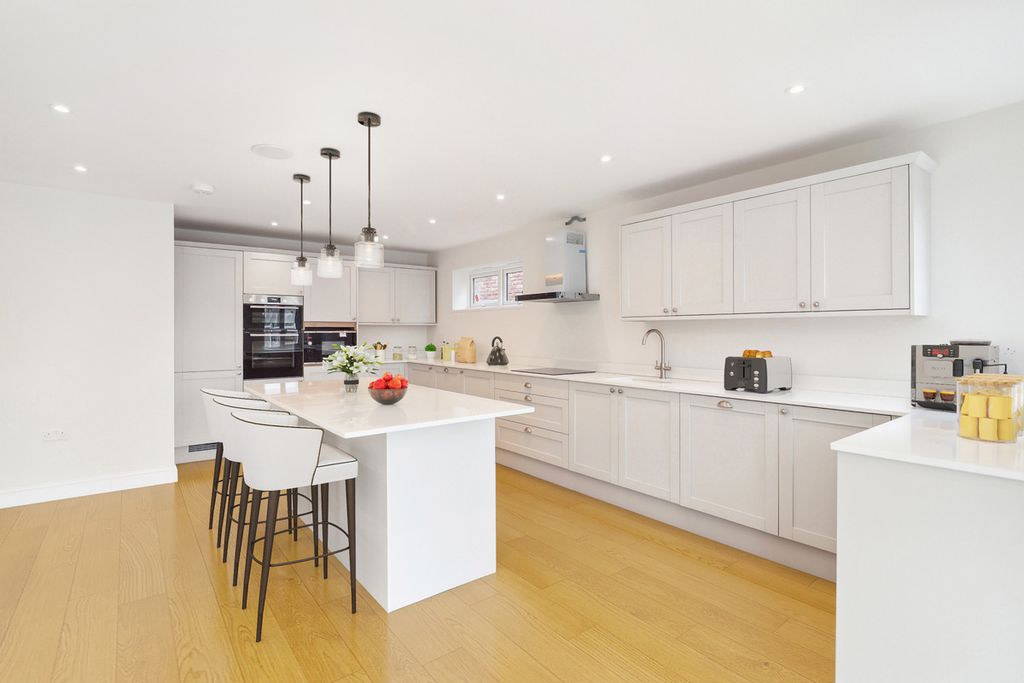 Property photo 3 of 25