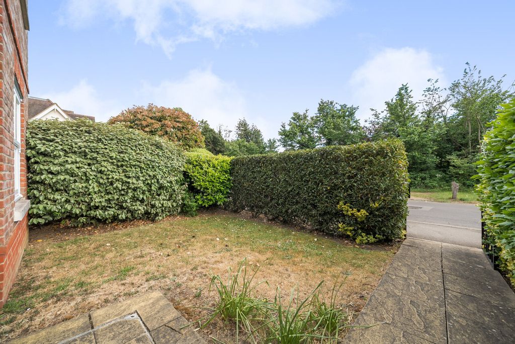 Property photo 3 of 14 Garden