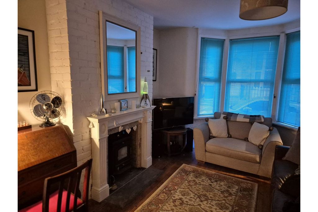 Property photo 2 of 26 Lounge