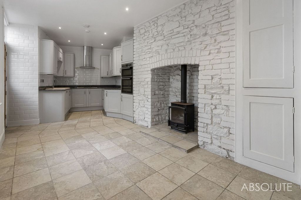 Property photo 3 of 21