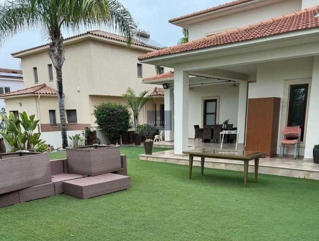 Property photo 2 of 9