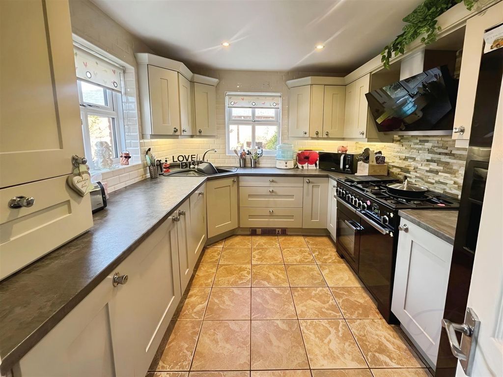Property photo 3 of 24 70c762F2-A5B5F922-A76F-4526-Becc-9B34Abccba0F.Jpg