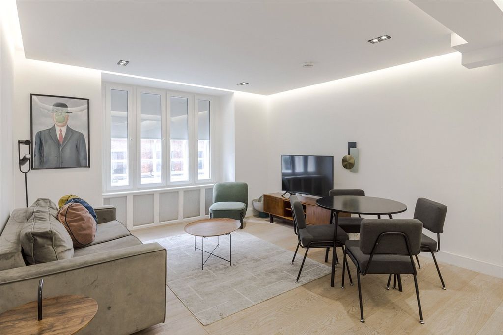 Property photo 1 of 20 Sitting-Dining Area