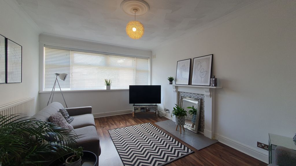Property photo 1 of 12 2 Bedroom Flat For Rent