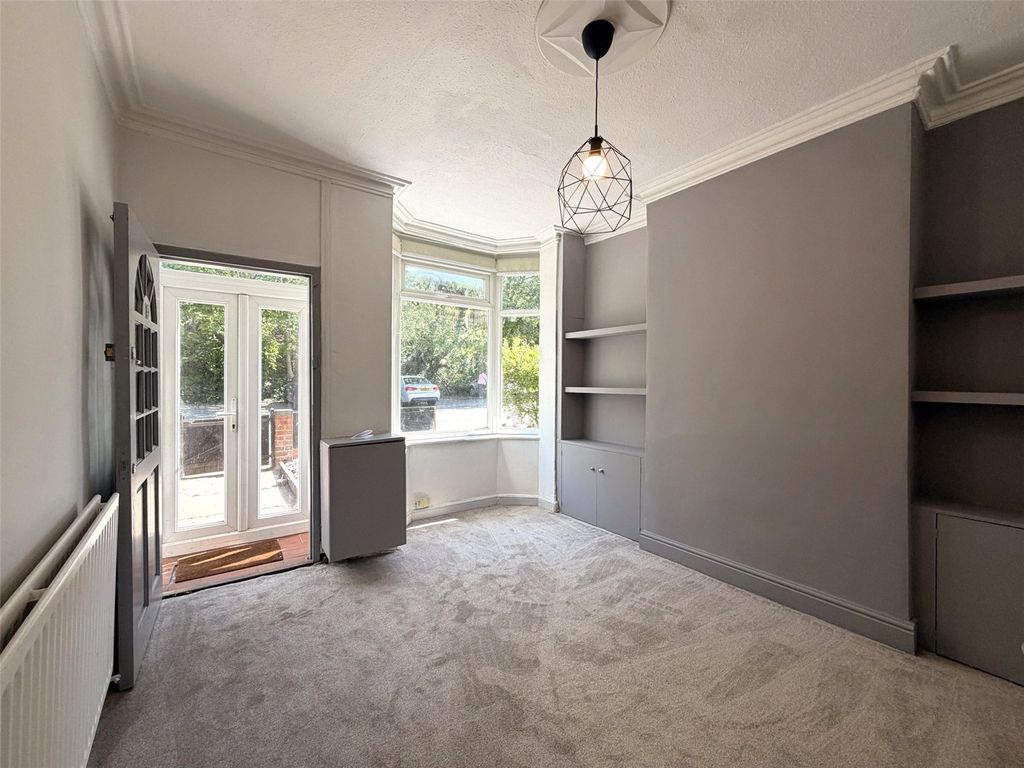 Property photo 3 of 19 Lounge 1