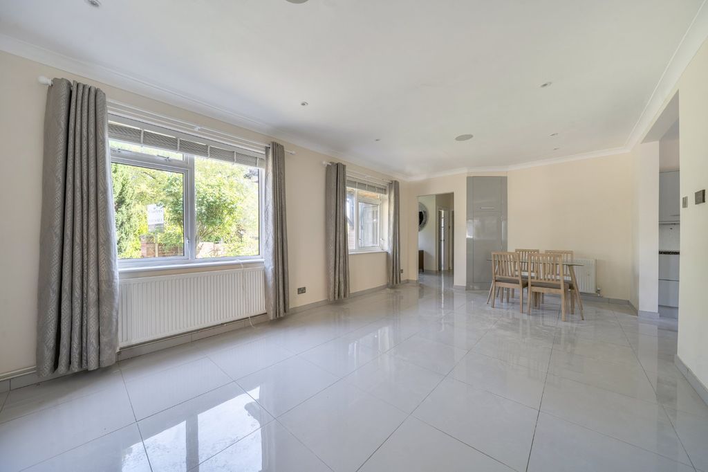 Property photo 2 of 17 Picture No. 35
