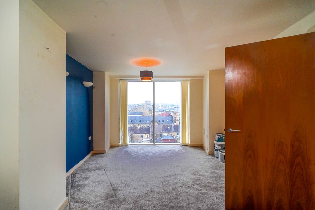 Property photo 2 of 16 Lounge