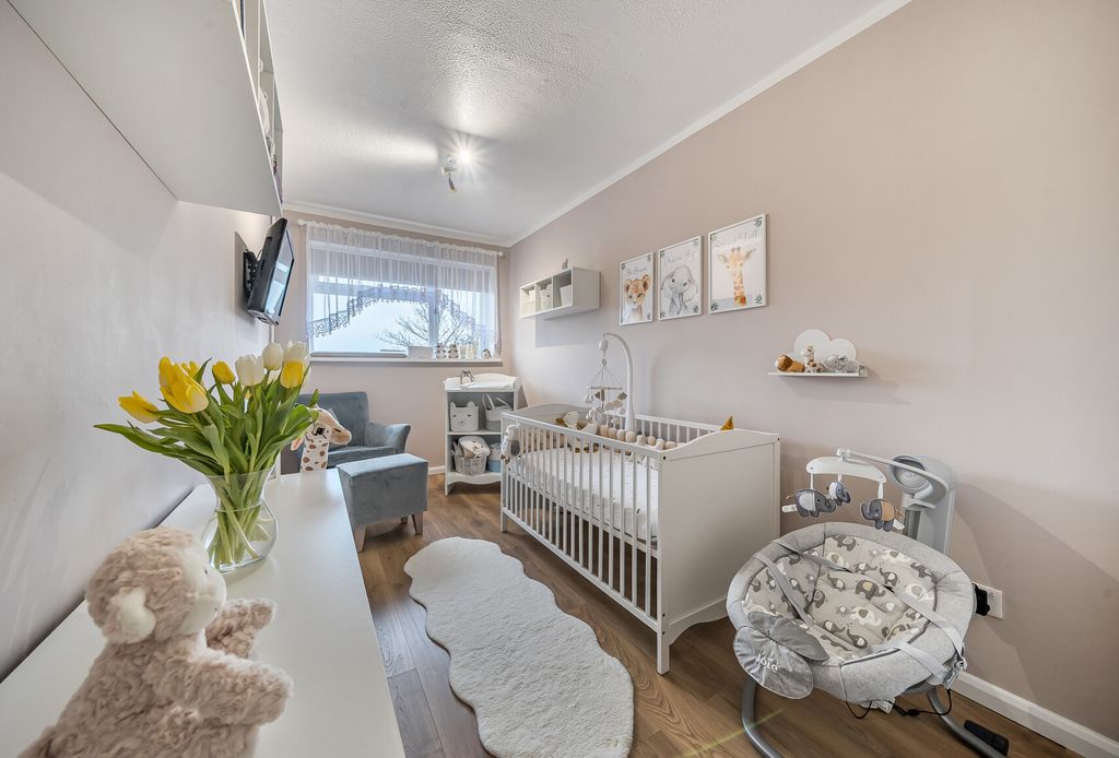 Property photo 3 of 13 1404890-1-697786A...