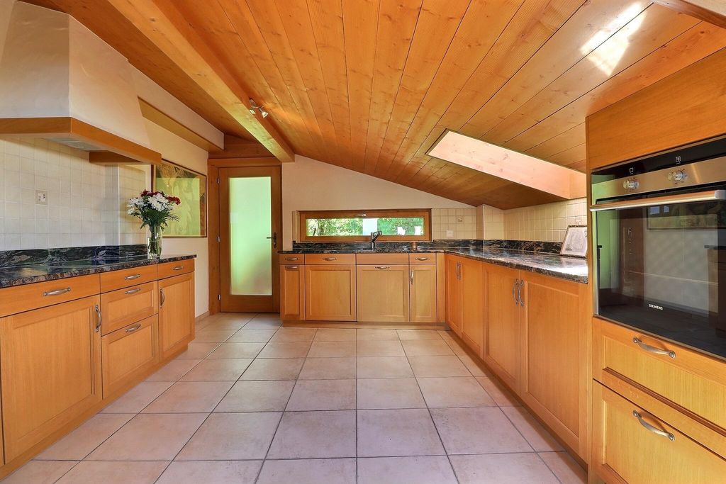 Property photo 3 of 14 Image