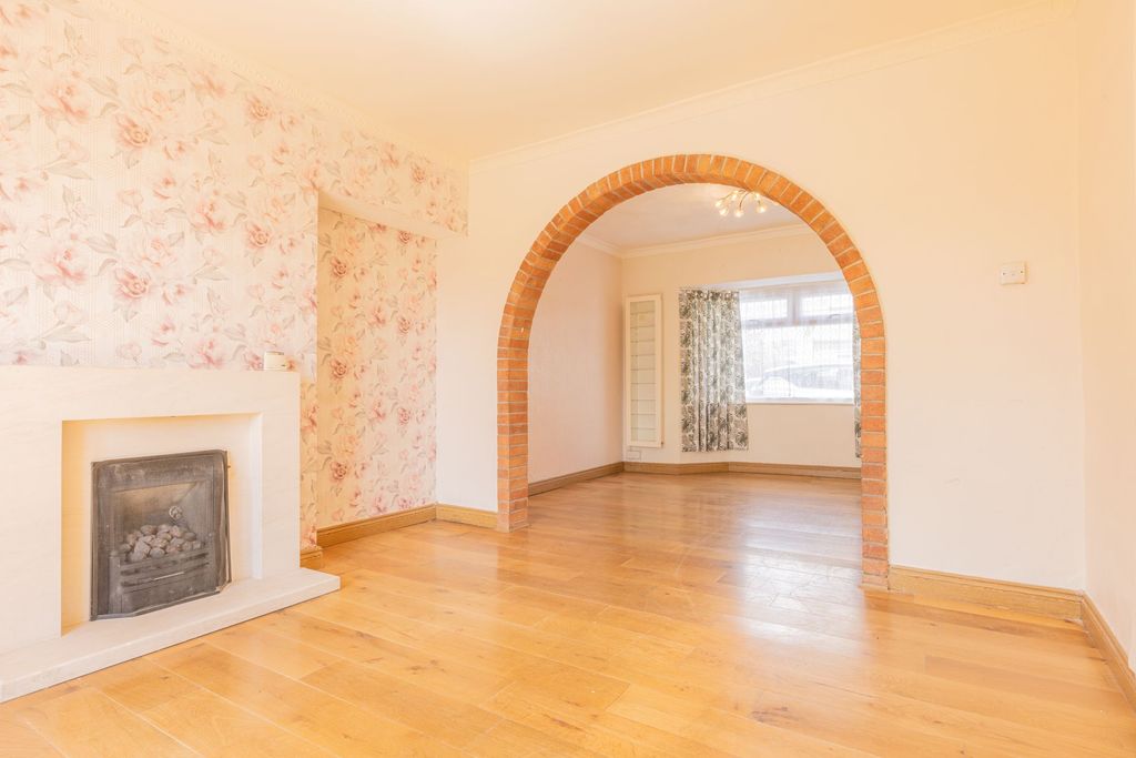Property photo 2 of 23