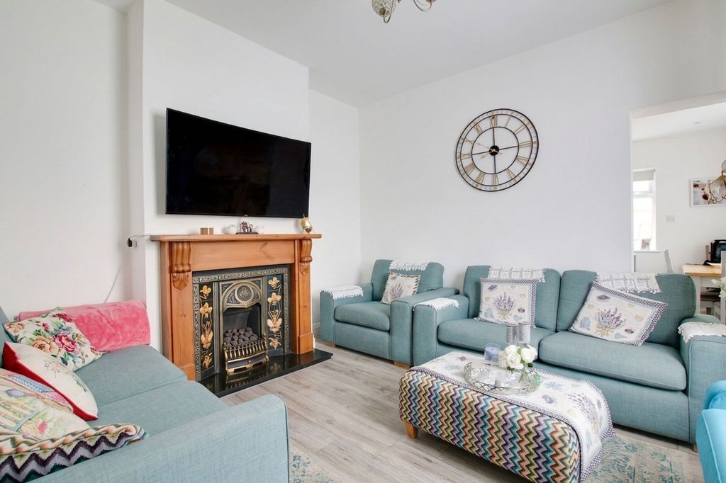 Property photo 2 of 14