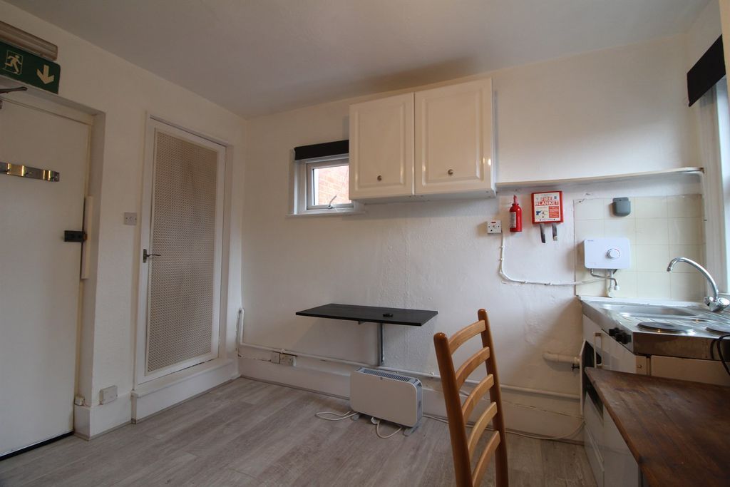 Property photo 3 of 7 Studio Area