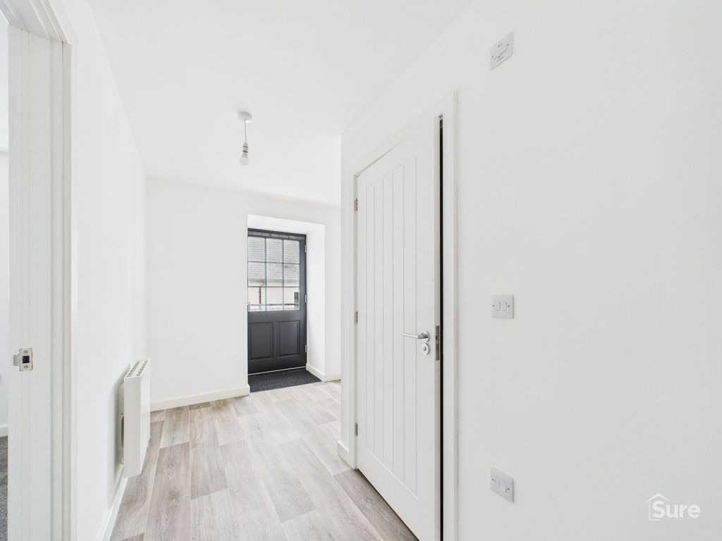 Property photo 2 of 11 Entrance Hall