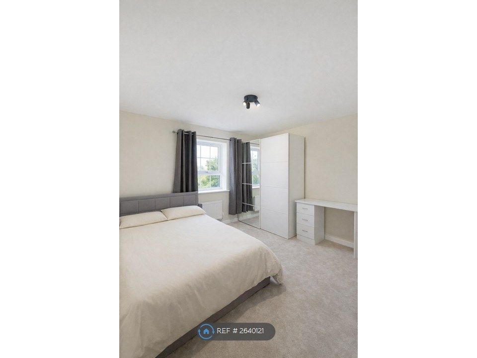 Property photo 1 of 4 Bedroom