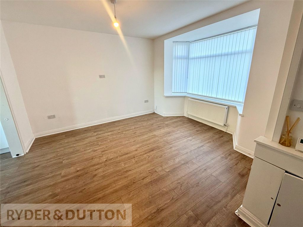 Property photo 2 of 20 Lounge