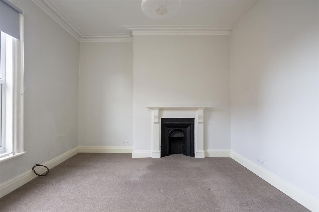 Property photo 3 of 15 Flat_3_9_Wenlock_Terrace_2.Jpg