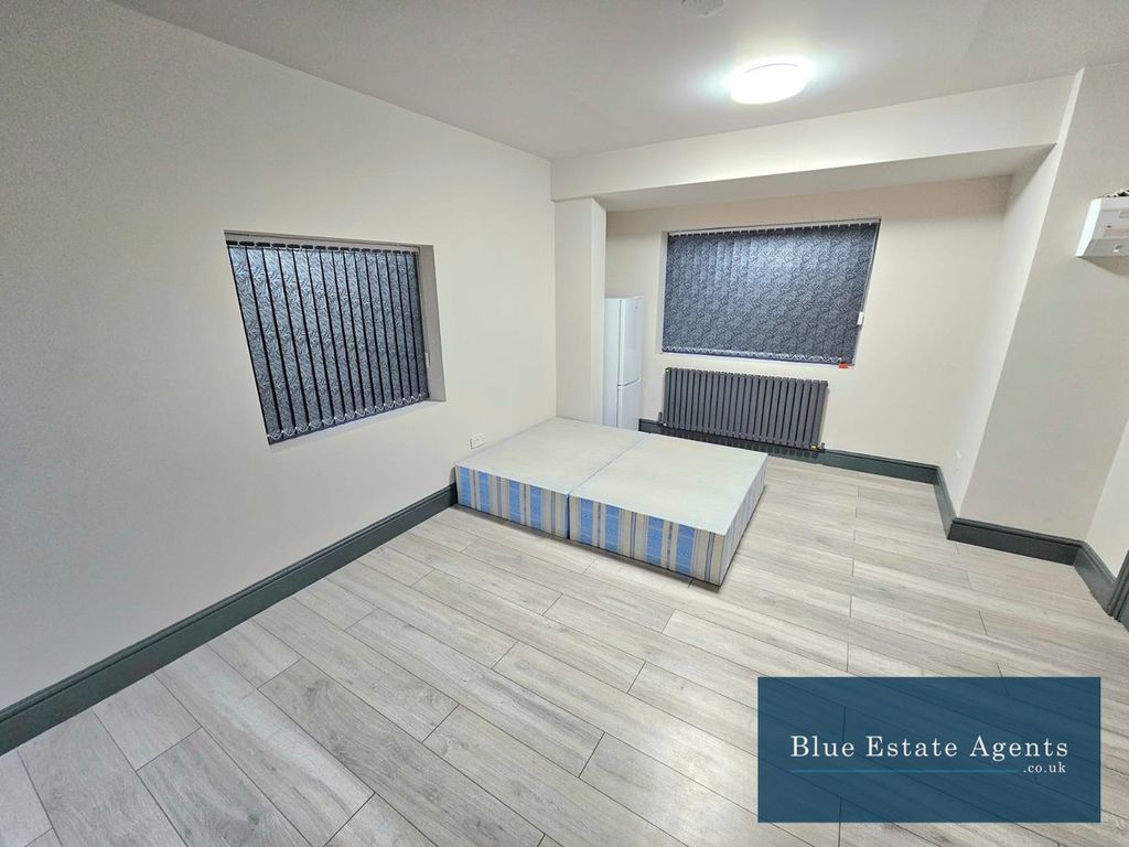 Property photo 2 of 4 Studio Flat