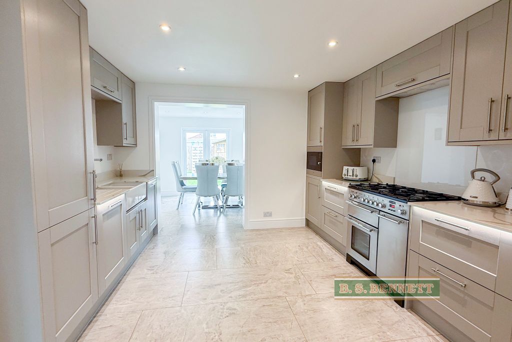 Property photo 3 of 19 Kitchen