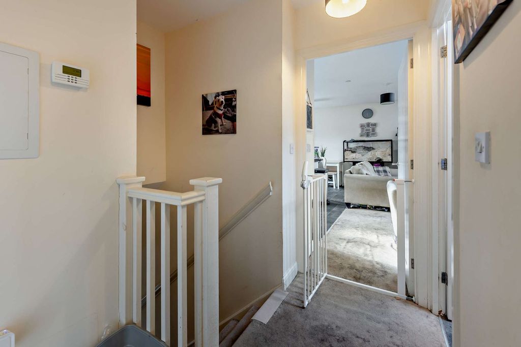 Property photo 2 of 27