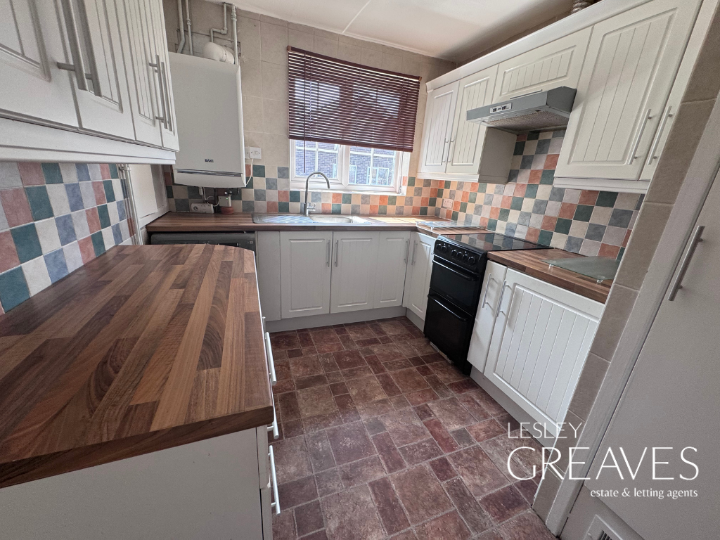 Property photo 2 of 10 Kitchen