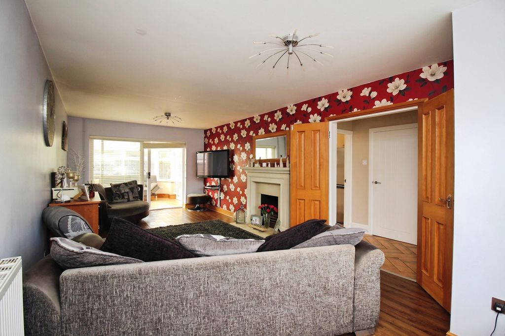 Property photo 3 of 21