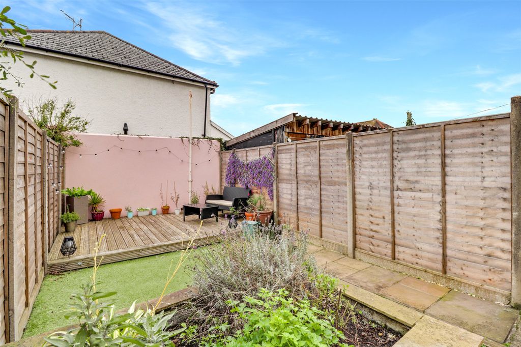 Property photo 2 of 13 Picture No. 21