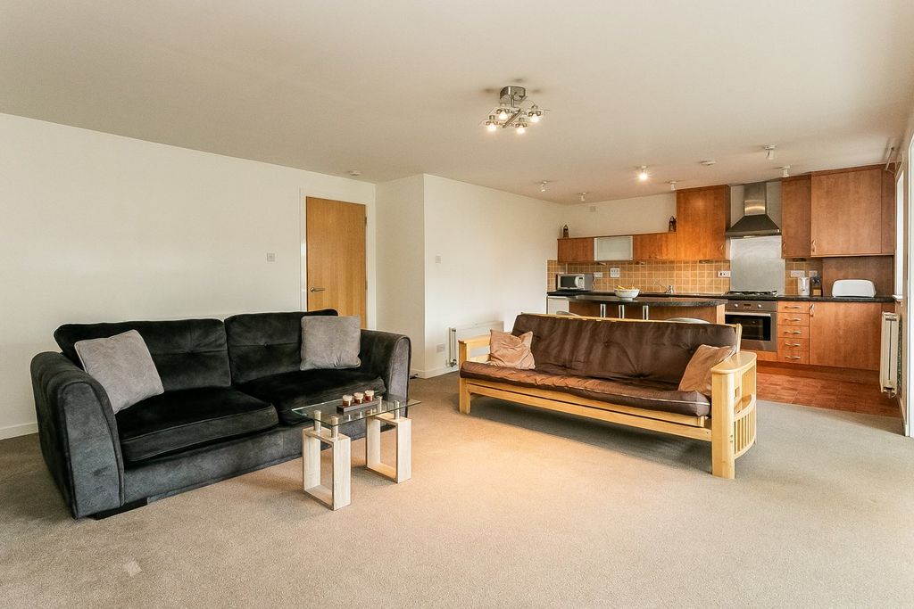 Property photo 3 of 27