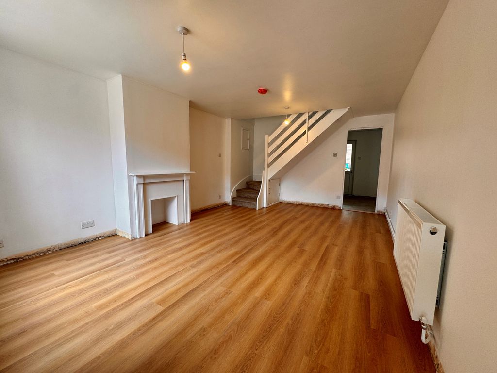 Property photo 2 of 17 Image